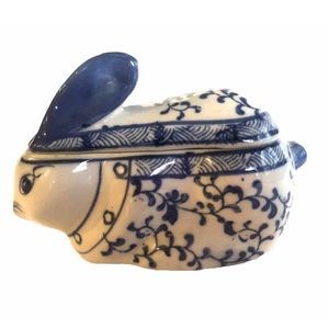 VTG Chinese Easter Bunny Rabbit Trinket Jewelry Box Lidded Blue White Porcelain